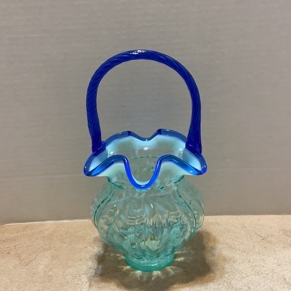 Fenton green and white iridescent glass cobalt crest signed basket - Picture 3 of 7